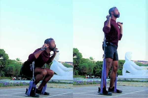 Rogue Fitness Bands with the Monkii Bar 2 combine to make resistance band squats and the perfect travel gym possible Rogue Fitness Bands with the Monkii Bar 2 combine to make resistance band squats and the perfect travel gym possible